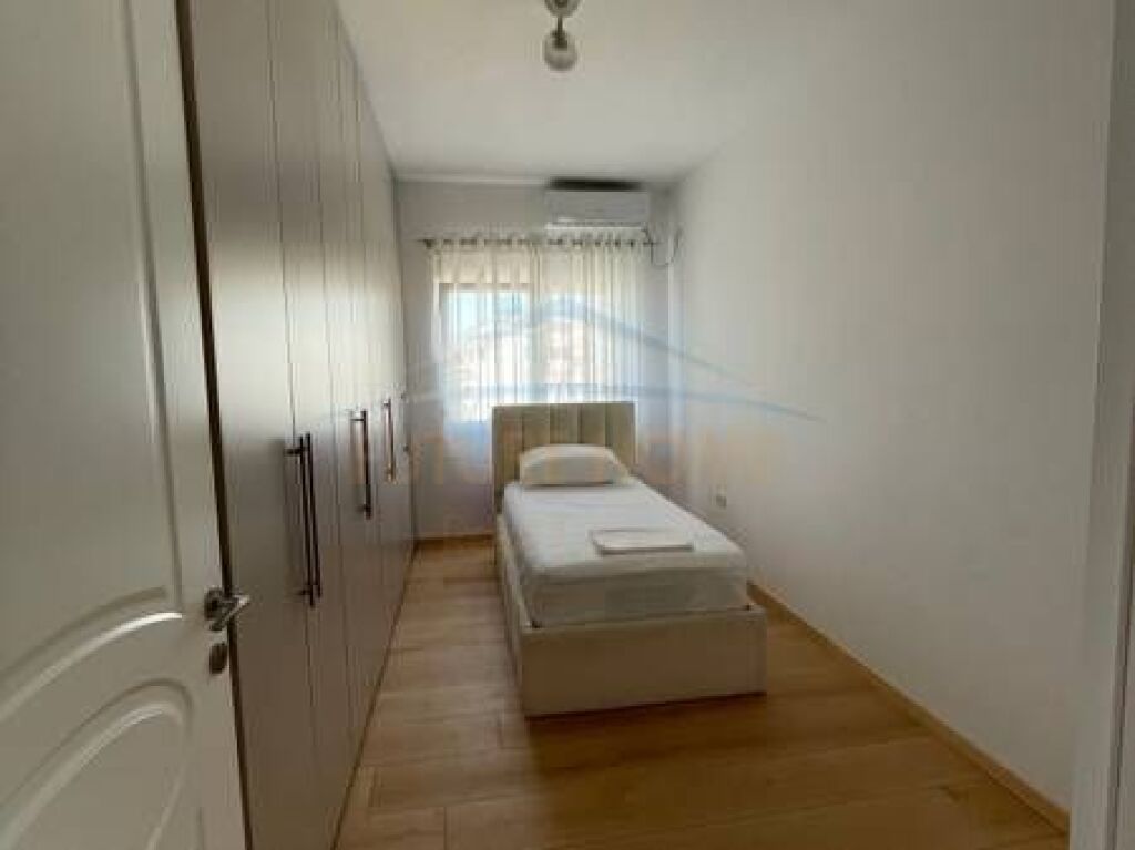 Rent, Apartment 2+1+2, Elbasanit Street.
