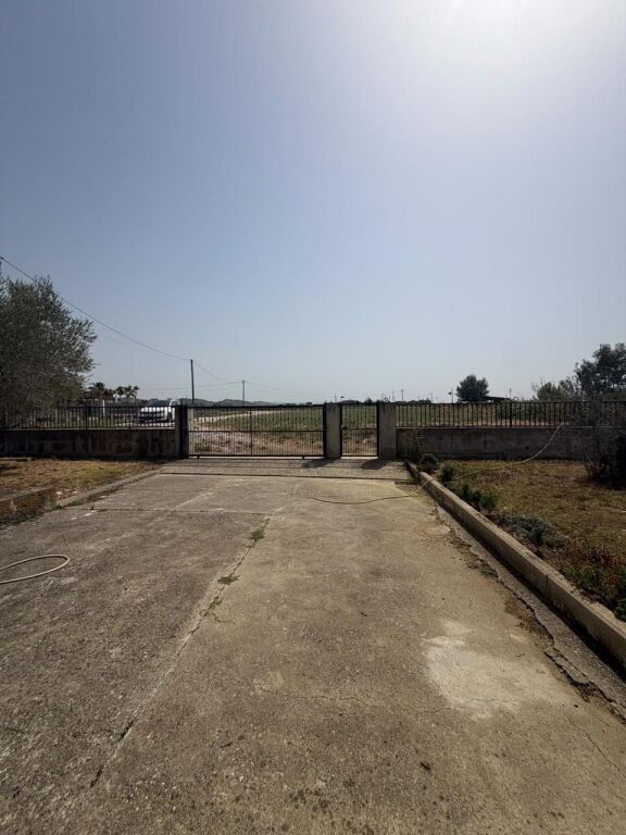 OCCASION House for sale 3 floors in Manez by the road