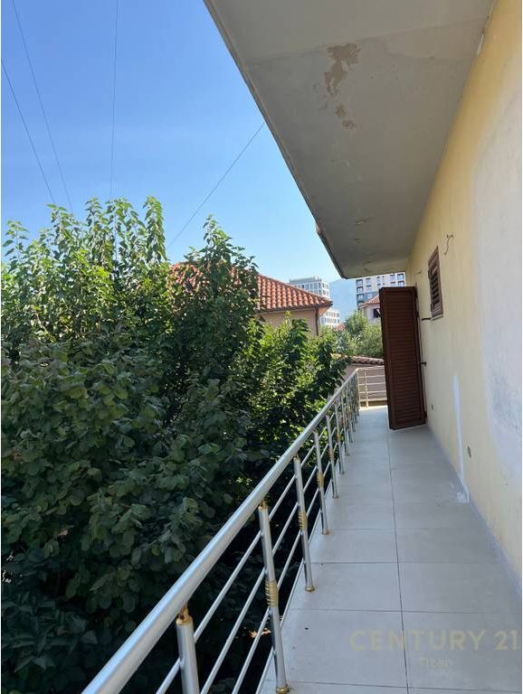Appartamento 2+1 + parcheggio in affitto in una villa privata a Don Bosko. 800 € /Mese