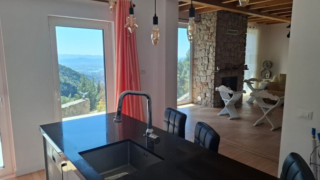 Villa &amp; Land for sale in Dajt