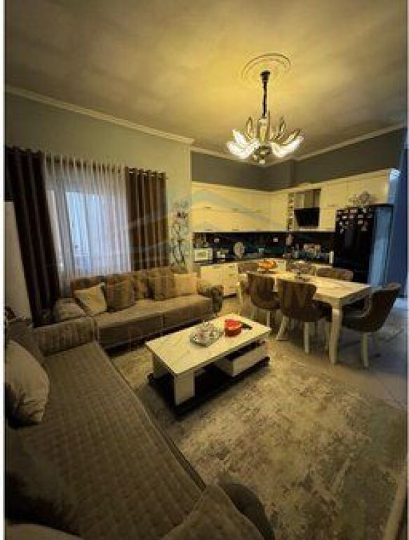 Shitet Apartament 2+1+2 , Unaza e Re , Tiranë
