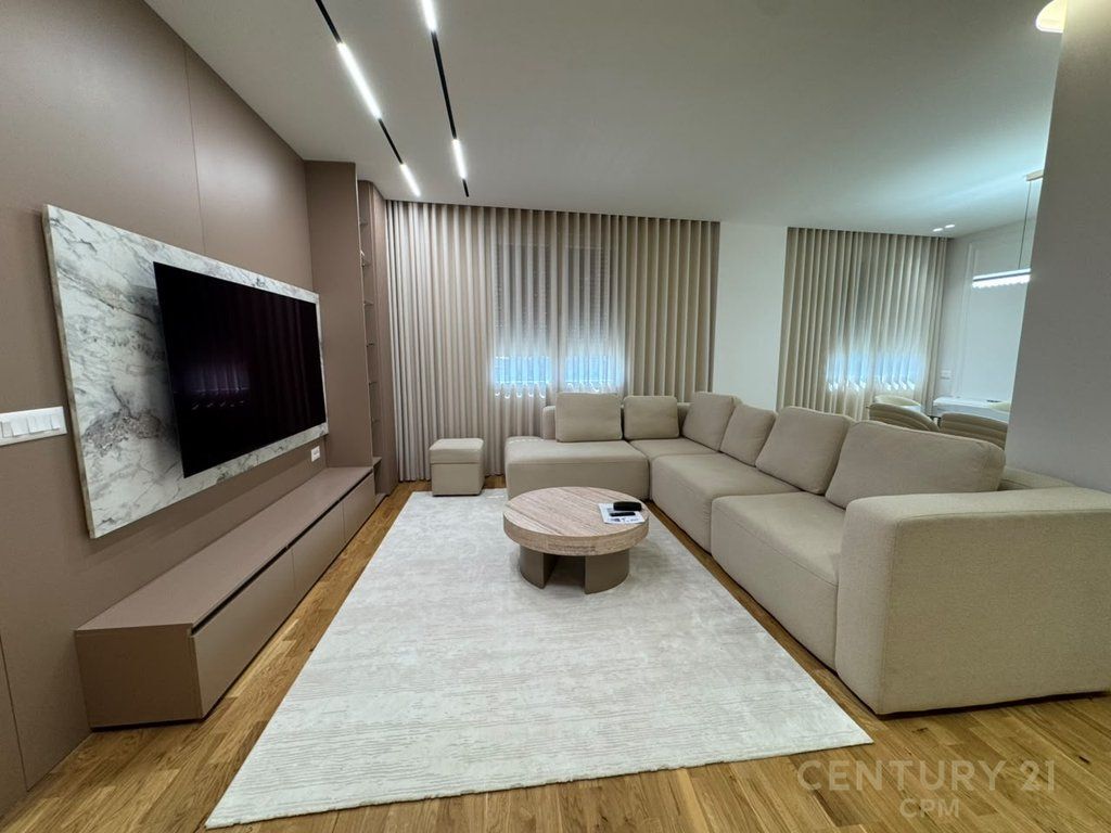 Apartament 2+1 + post parkimi ne shitje, ish profarma, Bulevardi Bajram Curri!