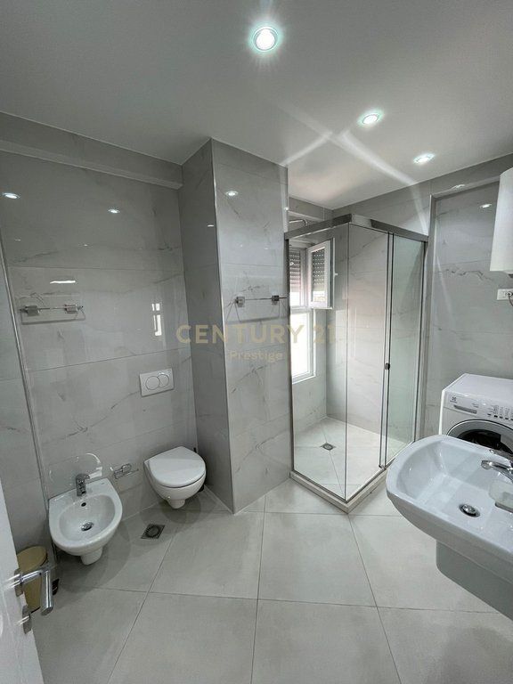 APARTAMENT 2+1+2 ME QIRA, PRANE AMBASADES AMERIKANE, TIRANE!