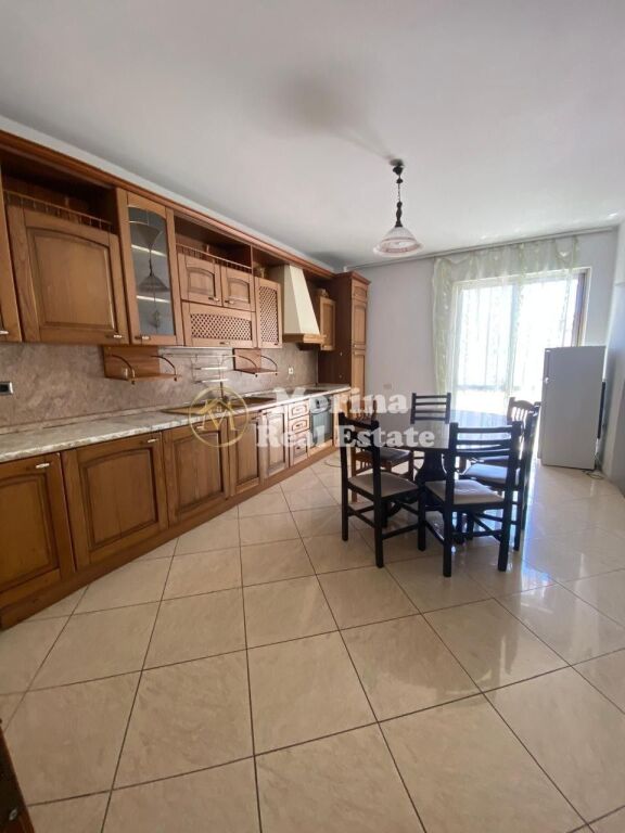 Qera | Shtëpi private 2 + 1 | Kinostudio | 300 €/muaj