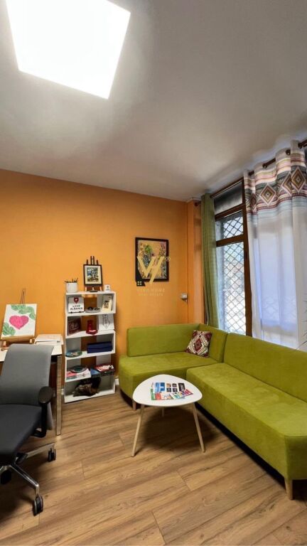 VENDESI COMMERCIALE IN VENDITA 97 M2 IN VIA KAVAJES 330.000 EURO