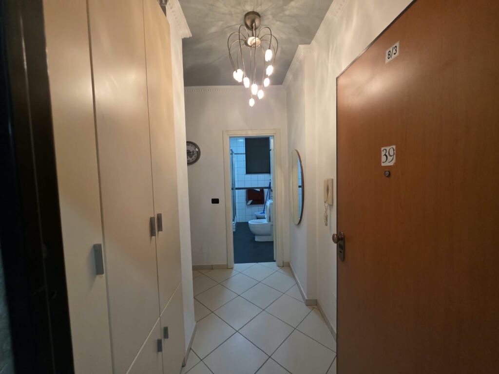🏡 Appartamento 2+1 in affitto  📍Prestiggi, Via Jordan Misja   🏢 8° piano  🛗 2 ascensori   💰 Prezzo: 65.000 Lek  🛜 Internet incluso