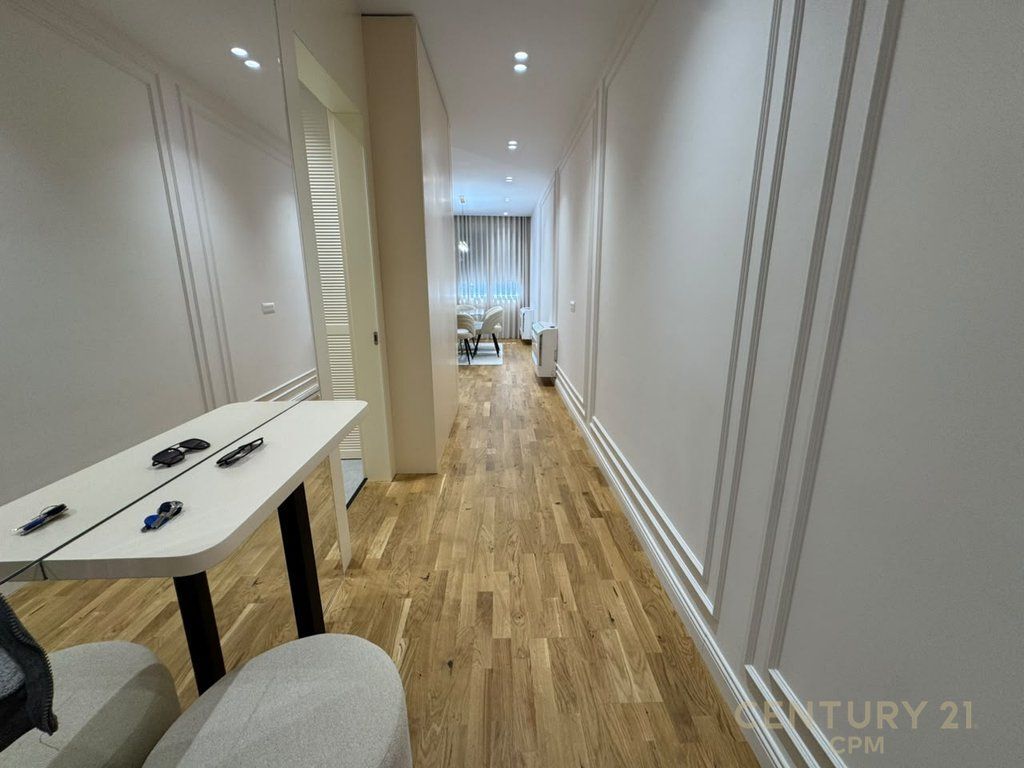 Apartament 2+1 + post parkimi ne shitje, ish profarma, Bulevardi Bajram Curri!