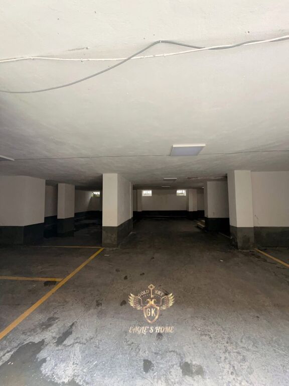 SHITEN 8 POSTE PARKIMI HYRJE PRIVATE PRAN KAZAZIT NE DURRES