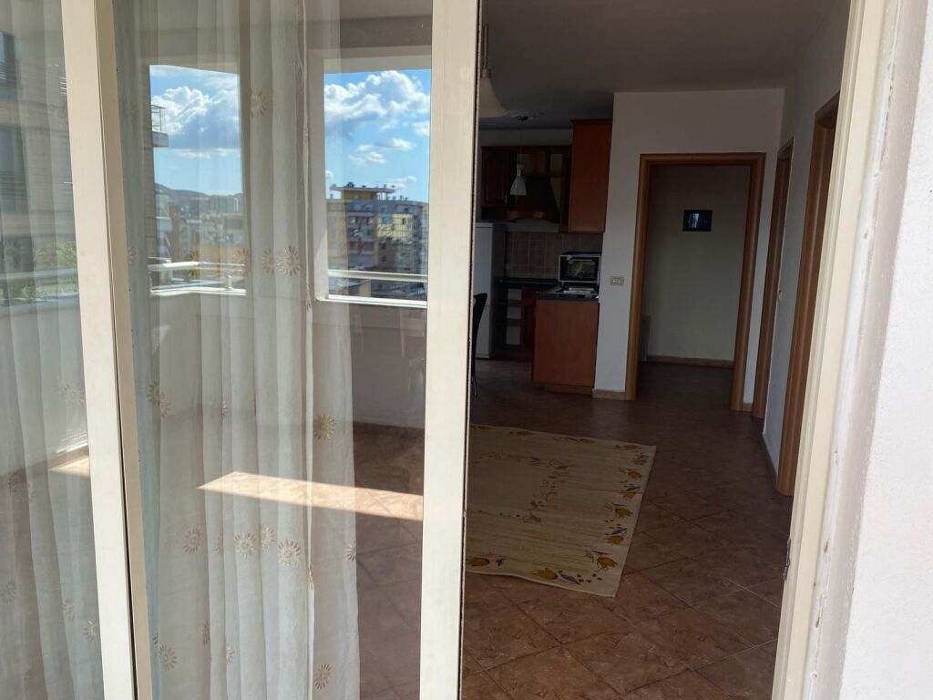 🏢Pak minuta larg Pazarit te Ri,jepet me qera apartament 1+1,i mobiluar 60,000leke