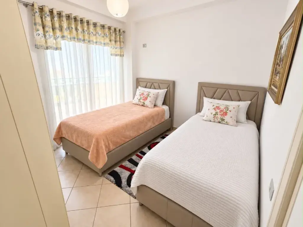 Jepet me qira 2+1+2 Komuna e Parisit 750€