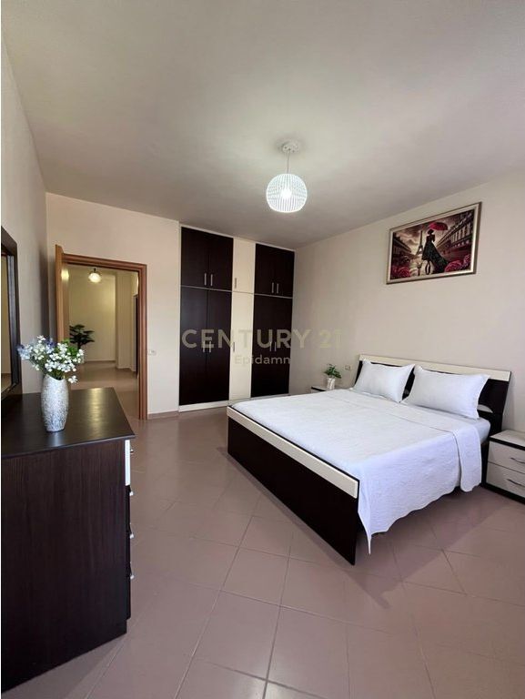Shitet Apartament 2+1+2 në Plazh, Rrota e Kuqe
