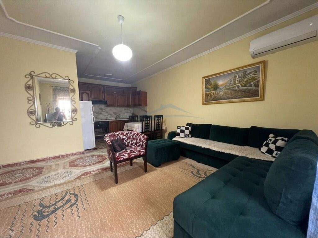 Shitet, Apartament 2+1, Rruga "Kongresi Manastirit", Tirane.