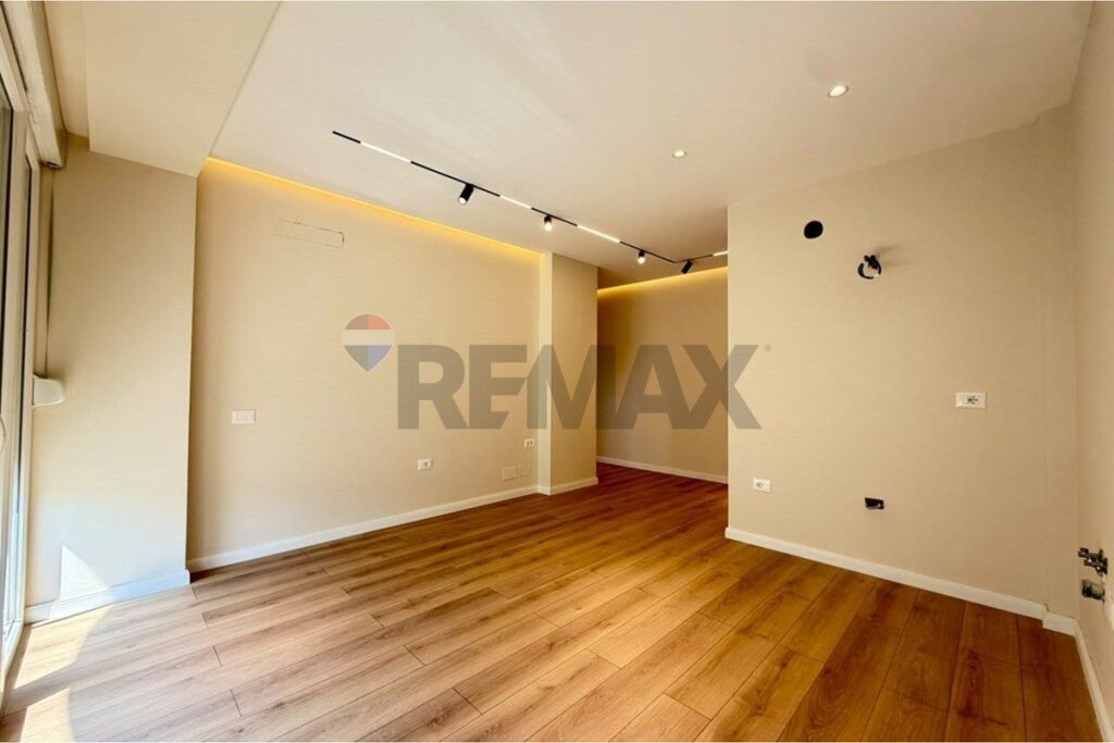 Apartament 1+1 ne zemer te Bllokut! per shitje