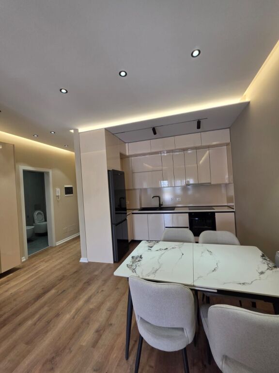 Qera | Apartament 1 + 1 | Rruga 5 Maji, Concord Center| 600 €/muaj