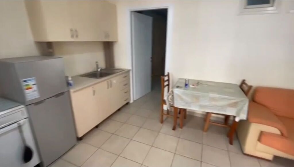 Affittasi appartamento 1+1, Kodra e Diellit vicino al Market Aldi 400 Mila lek