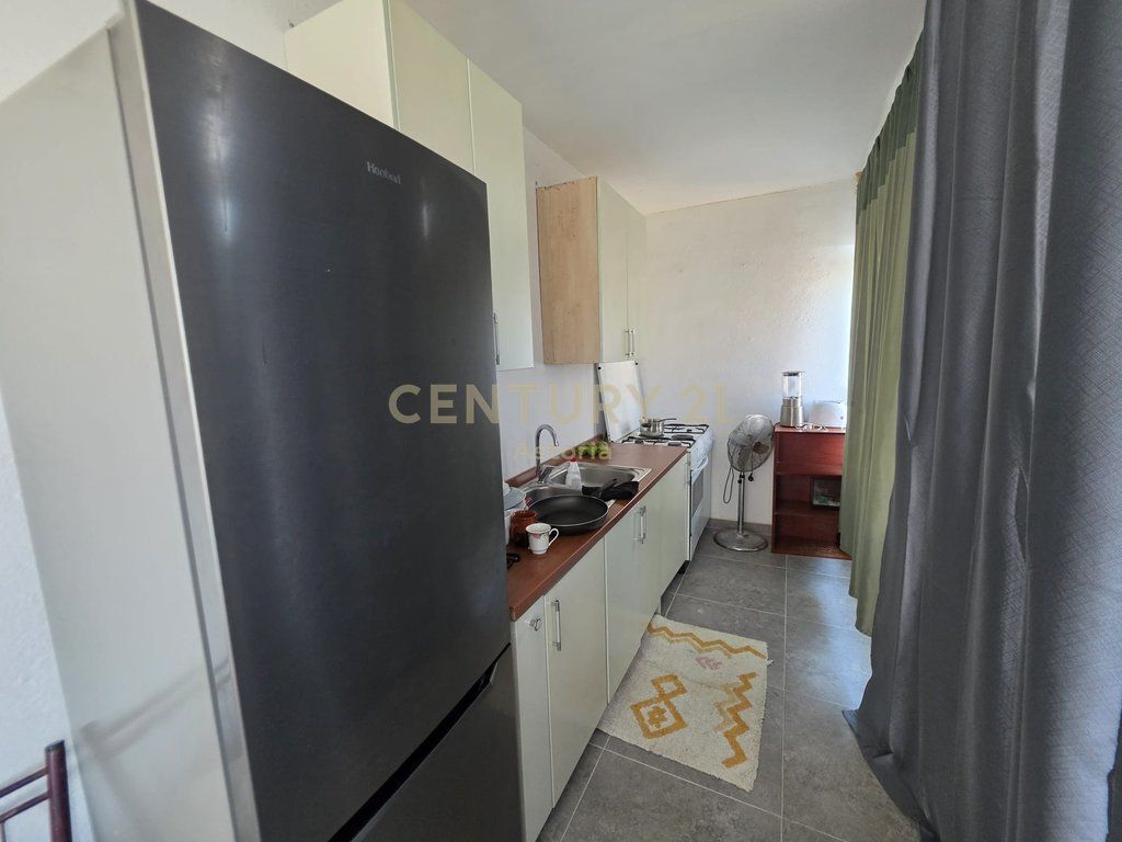 Jepet me qira apartament 2+1+2, me ballkon dhe pamje fantastike nga Liqeni dhe Kopshti Botanik