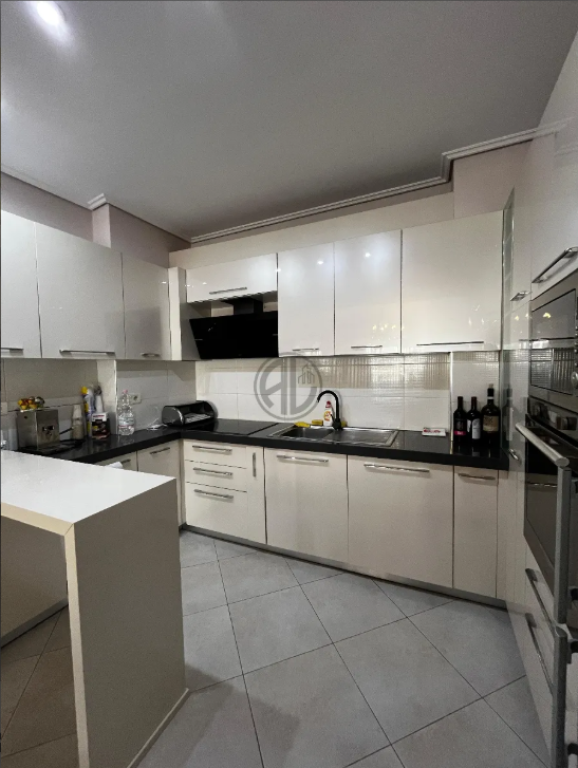 Apartament 2+1 per Qira prane UKD