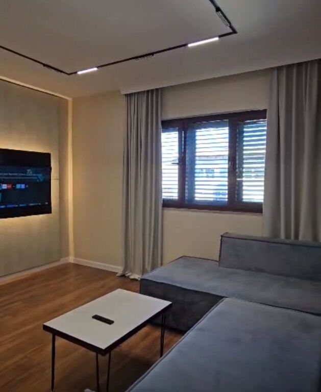 Apartment 1+1 at Komuna e Parisit!