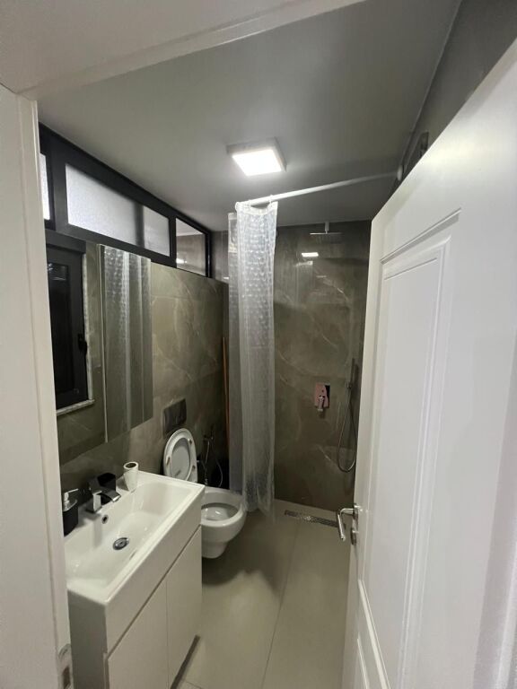 Jepet Apartament me qera 2+1+2 Rruga Kajo Karafili tek Qendra e Tiranes