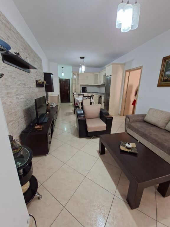 Affittasi 1+1 Kodra e Diellit 50.000 leke