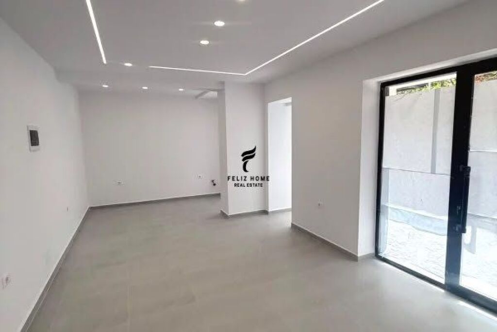 DYQAN ME QERA 100 M2 RRUGA DURRESIT 1500 EURO FH-94038
