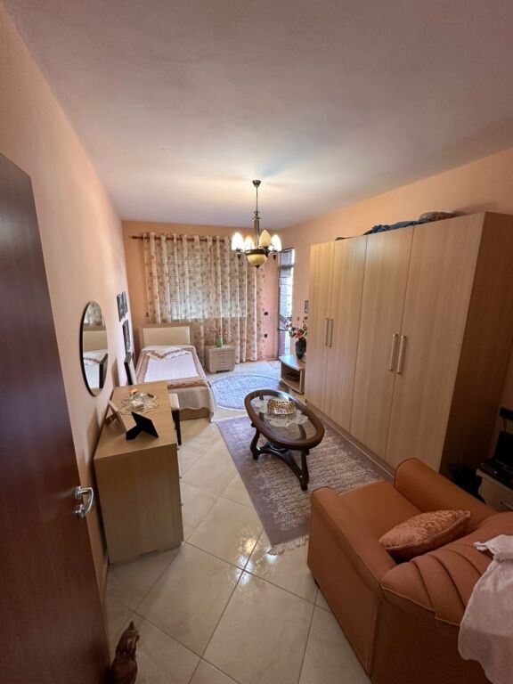 Apartament 2+1 per shitje tek Pallatet Cabej ne Misto Mame.