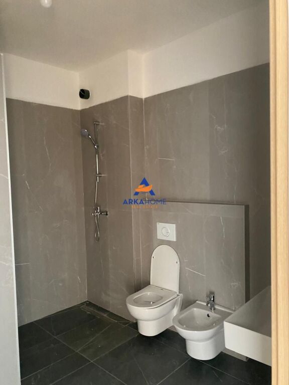 AFFITTASI APPARTAMENTO 1+1+BALCONE "5 MAGGIO" 40.000 LEKE