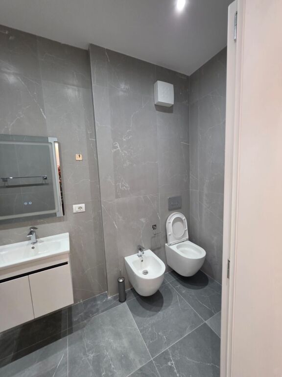 Qera | Apartament 1 + 1 | Rruga 5 Maji, Concord Center| 600 €/muaj