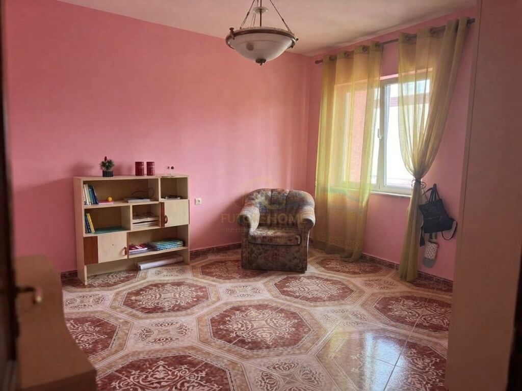 Shitet, Apartament 2+1, Rruga "Kongresi Manastirit", Tirane.