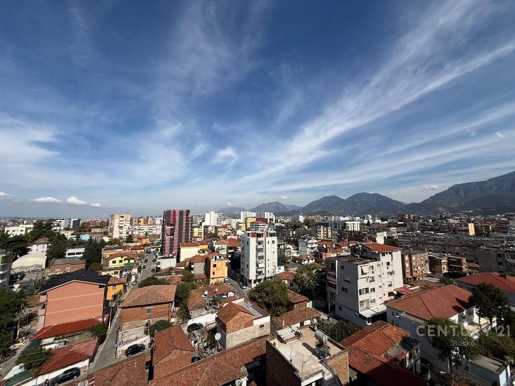 JEPET ME QIRA SUPER APARTAMENT 3+1 ME VERANDE PRANE SHKOLLES E KUQE