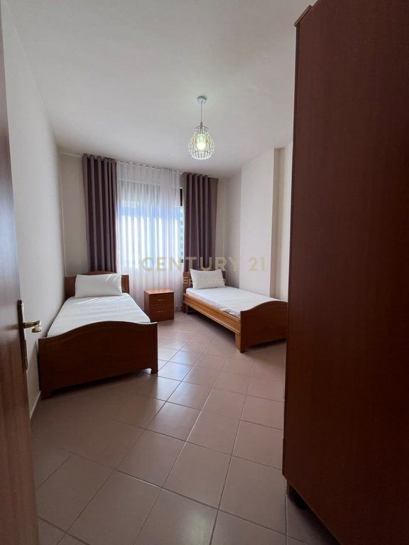 Shitet Apartament 2+1+2 në Plazh, Rrota e Kuqe