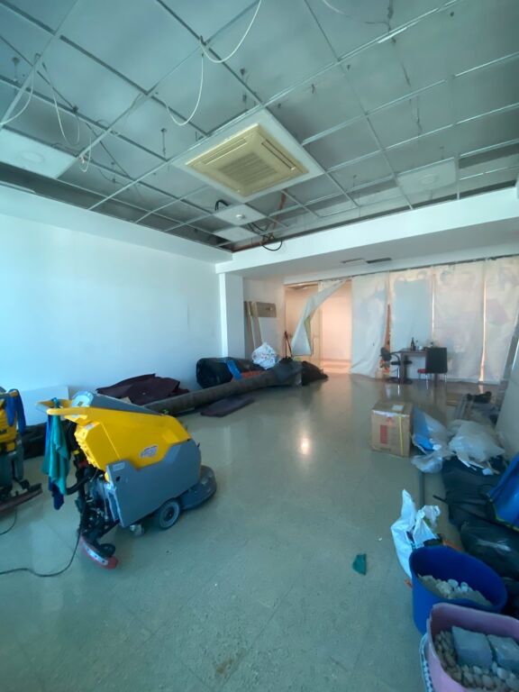 FOR RENT – BUSINESS PREMISES 100 M² WITH STREET VIEW!