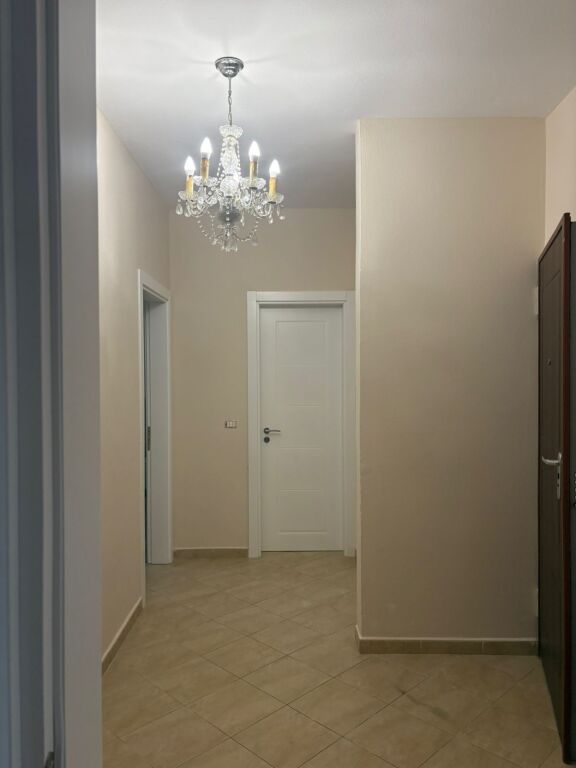 Affitto | Apartament 2 + 1 | Rruga Bektash Berberi | 700 €/mese