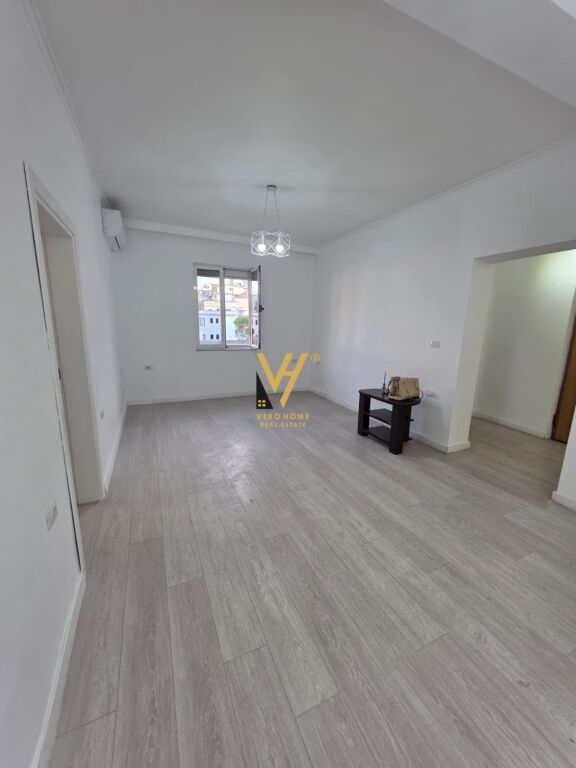 OFFICE 115 M2 FOR RENT AT 21 DECEMBER 800 EURO