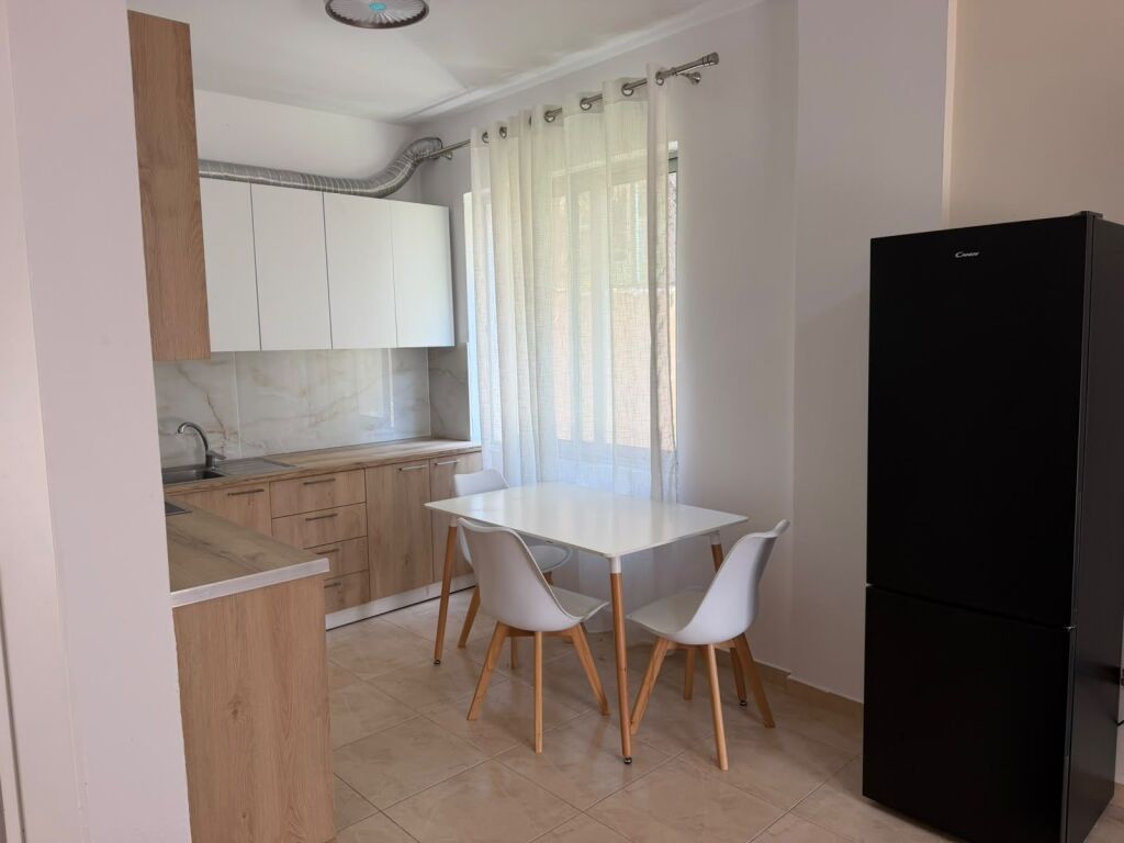 Affitto | Apartament 2 + 1 | Rruga Bektash Berberi | 600 €/mese