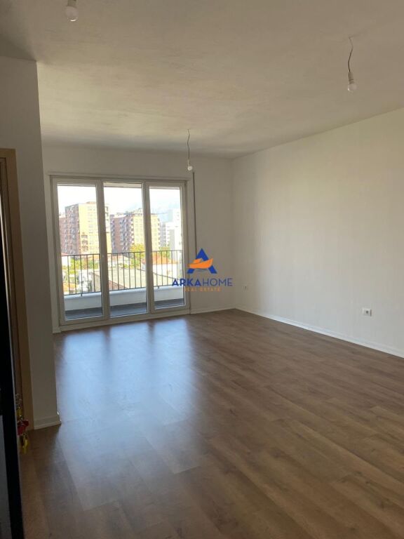 AFFITTASI APPARTAMENTO 2+1+BALCONE "5 MAGGIO" 55.000 LEKE