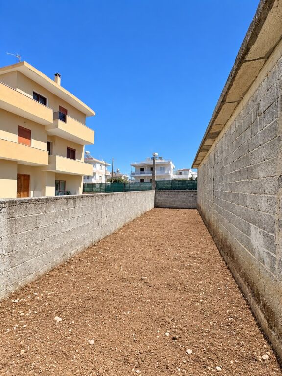SHITET SHTËPI PRIVATE – LAGJJA 17, ISH-KËNETA, DURRËS