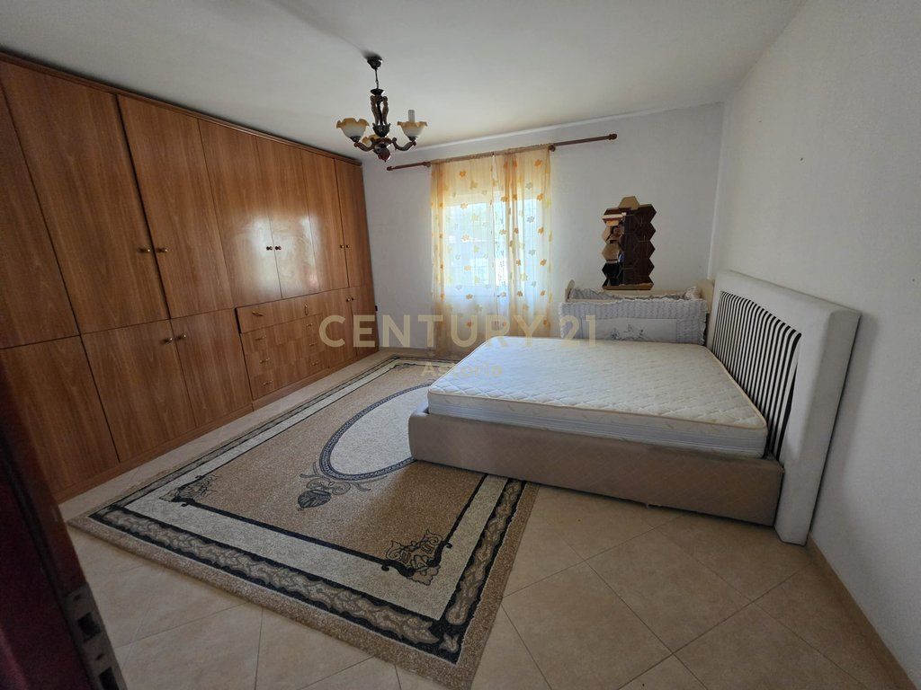 Jepet me qira apartament 2+1+2, me ballkon dhe pamje fantastike nga Liqeni dhe Kopshti Botanik