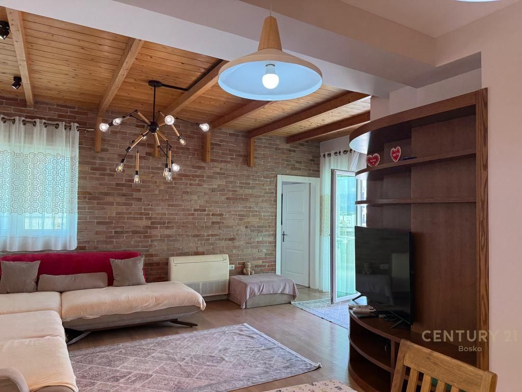 JEPET ME QIRA SUPER APARTAMENT 3+1 ME VERANDE PRANE SHKOLLES E KUQE