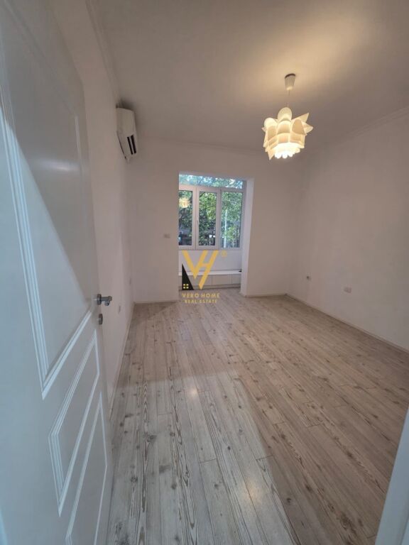 OFFICE 115 M2 FOR RENT AT 21 DECEMBER 800 EURO