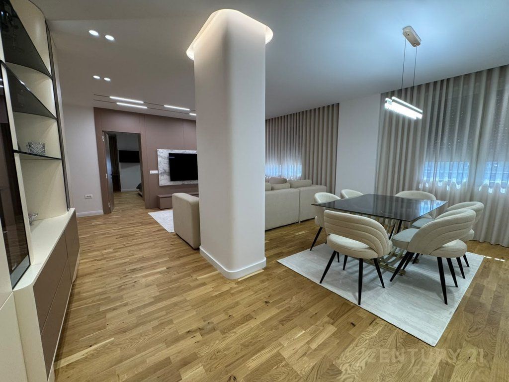 Apartament 2+1 + post parkimi ne shitje, ish profarma, Bulevardi Bajram Curri!