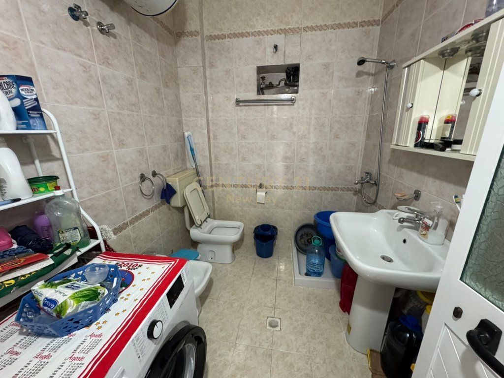SHITET APARTAMENT 3+1+2 + POST PARKIMI PRANE TREGUT FSHATAR!
