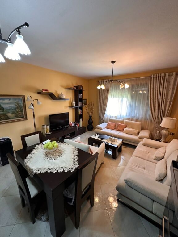 Apartament 2+1 per shitje tek Pallatet Cabej ne Misto Mame.