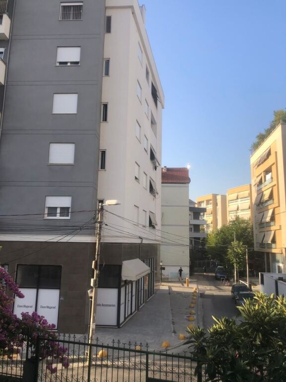 Rent | Ambjent Biznesi | Komuna e Parisit | 600 €/month