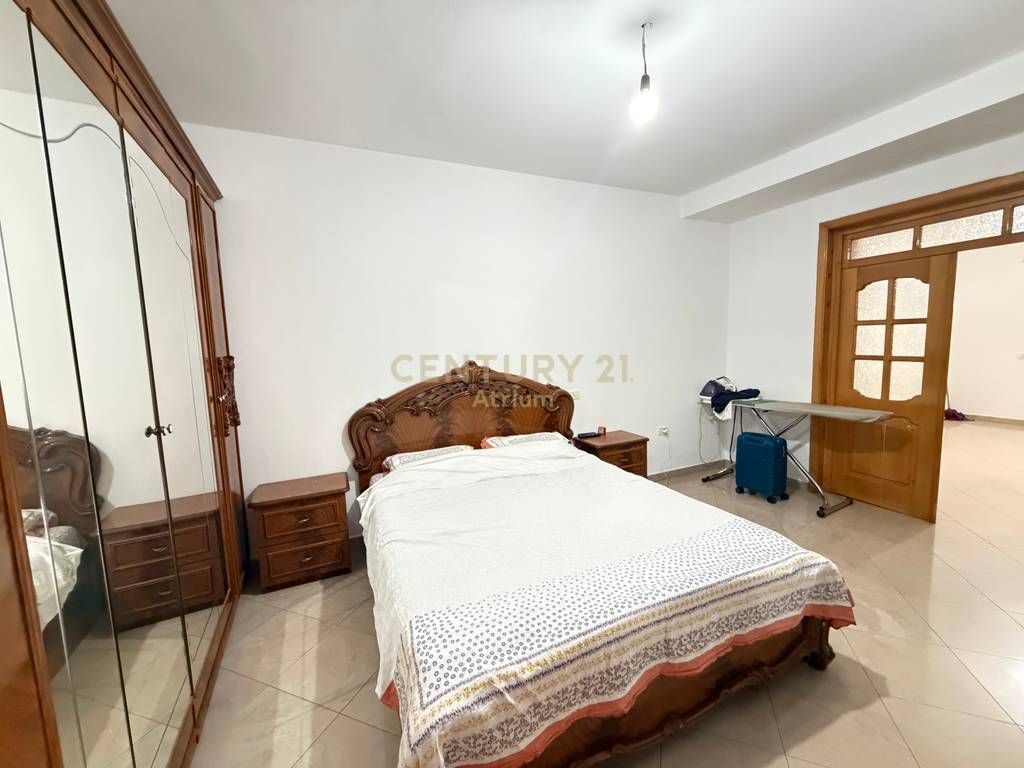 APARTAMENT 3+1 ME QIRA TEK SHKOLLA E BASHKUAR – I BOLLSHEM, KOMOD DHE IDEAL PËR FAMILJE!!