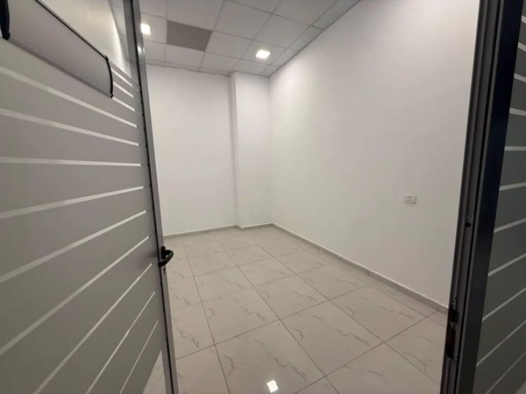 OFFICE FOR RENT 250M2 TRAIN STATION 500,000 LEKE