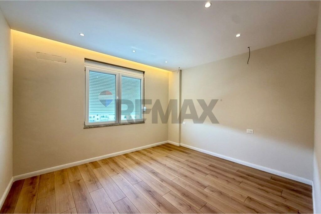 Apartament 1+1 ne zemer te Bllokut! per shitje
