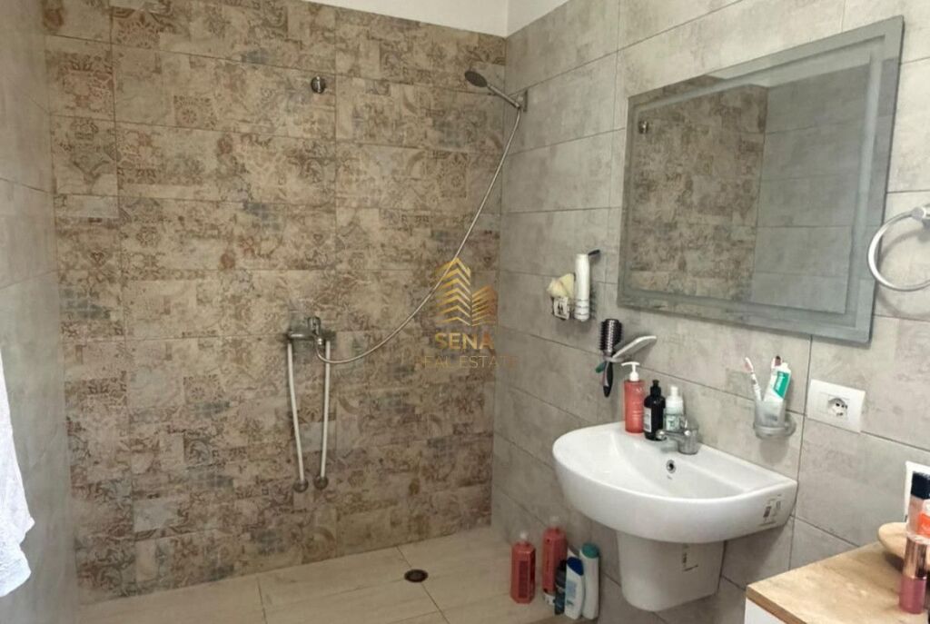 Qira, Apartament 2+1+2+blk, 21 Dhjetori, 90.000 Leke/muaj