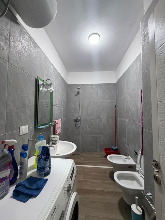 Affittasi Super Appartamento 2+1+2+posto auto a Kodra e Diellit