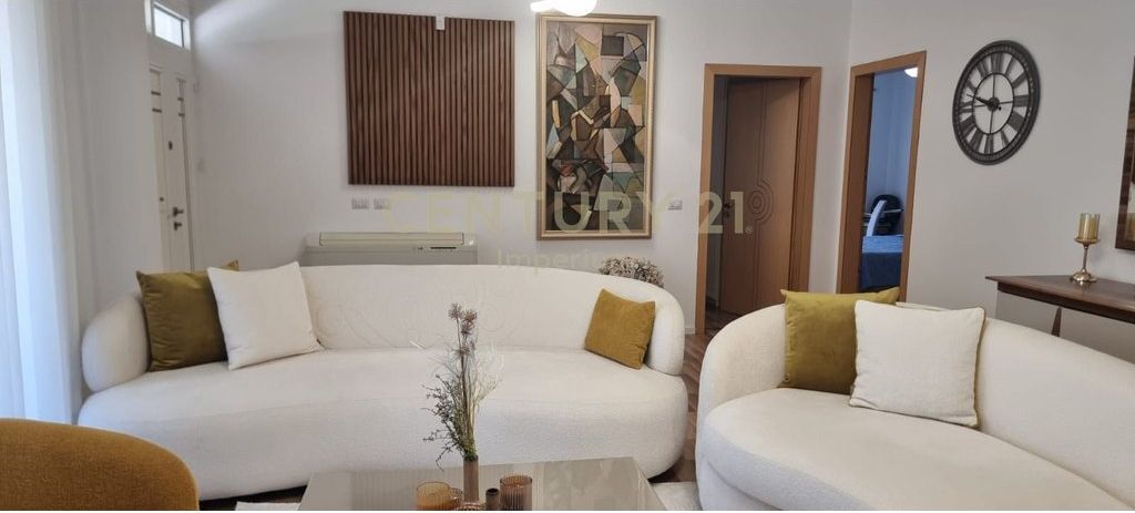 Vilë 3-Katëshe për Shitje në Yrshek! 280,000 € Sip. Totale  374m2